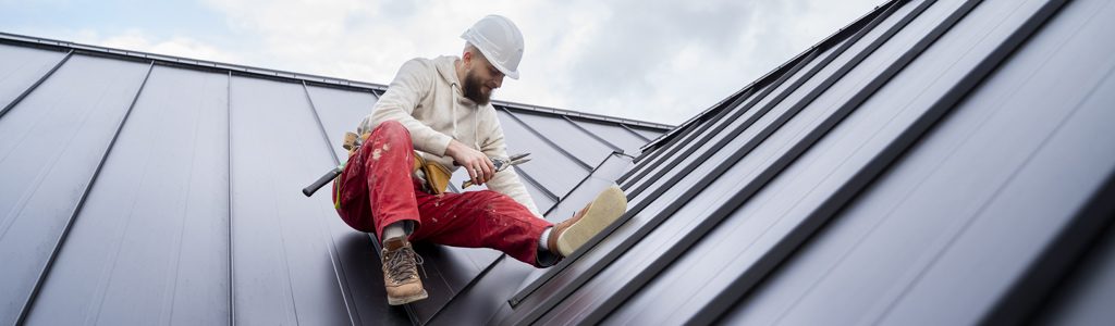 roof-man-working-image